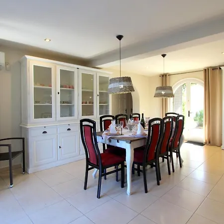 Villa Leon Inmo Royal - 10500 *