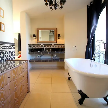 Villa Leon Inmo Royal - 10500