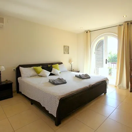 Villa Leon Inmo Royal - 10500